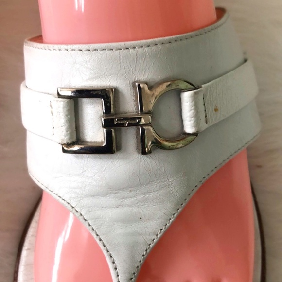 Salvatore Ferragamo Woman Sandals. Size 7 1/2 B. - Picture 6 of 9